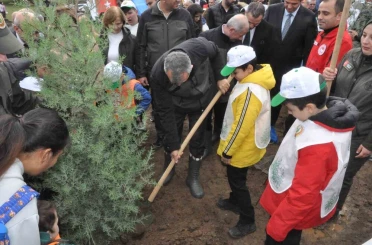 Keşan’da yangından zarar gören ormanlık alana 2 bin çam fidanı dikildi 