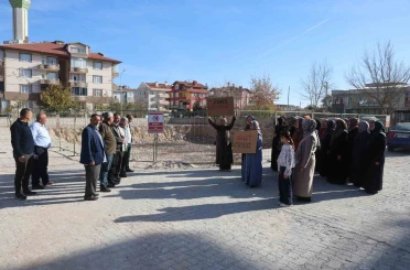 Kesilen doğal gaz borusu patlaması sonrası yıkılan apartmanın sakinleri yeni evlerine kavuşacakları günü bekliyor 