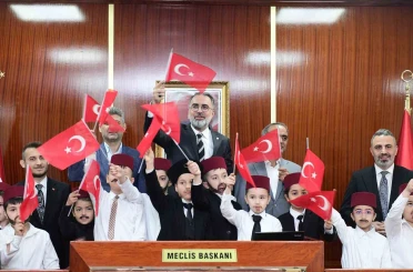 Kestel Belediyesi Meclis Salonu’nda miniklerden tarihi canlandırma 