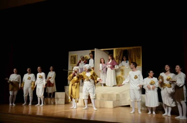 "Kibarlık Budalası" tiyatroseverlerle buluştu 