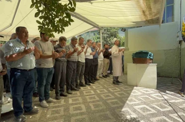 Kıbrıs Gazisi Ahmet Bacınak İzmir’de son yolculuğuna uğurlandı 