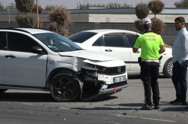 Kilis’te iki otomobil çarpıştı: 1 yaralı