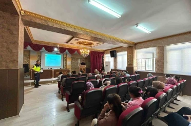 Kilis’te okul servis şoförleri ve rehber personele trafik eğitimi verildi 