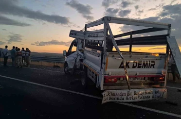 Kilis’te tır ile pikap çarpıştı: 3 yaralı 