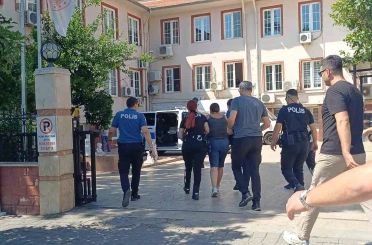 Kimlik vermek istemeyen kadın polislere zor anlar yaşattı 