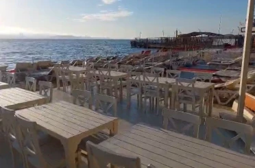 Kınalıada’da kıyı işgali gerginliği: Resmi uyarılara rağmen masa ve sandalyeler yeniden konuldu 