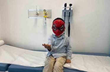 Kırgızistanlı minik Baihan, Türkiye’de yapılan kemik iliği nakliyle hayata tutundu 