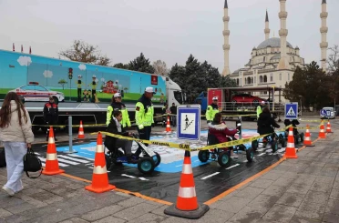 Kırıkkale’de jandarmanın "Mobil Trafik Eğitim Tırı" 