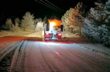 Kırıkkale’de köy yollarında karla mücadele çalışmaları 