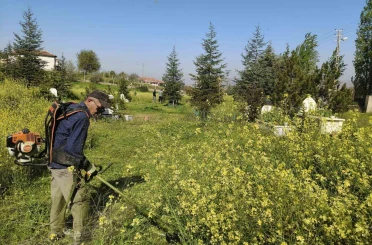 Kırıkkale’de mezarlıklarda bakım çalışması sürüyor 