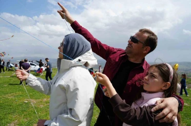 Kırıkkale’de rengarenk uçurtmalar gökyüzünü süsledi 