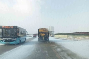Kırıkkale’de yollarda buzlanmaya karşı tuzlama çalışması 