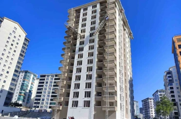 Kırılan yük asansöründen düşen inşaat işçisi kuzenler hayatını kaybetti 