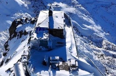 Kırklar Dağı’nda doğa şöleni: Bir yanında kar, bir yanında sonbahar 