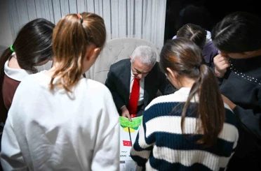 Kırklareli Valisi ve eşi sevgi evlerinde kalan çocuklarla buluştu 