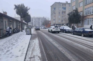 Kırklareli’nde kar yağışı etkisini arttırdı 