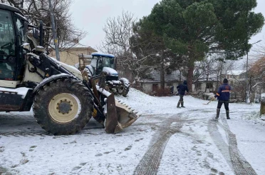 Kırklareli’nde kar yağışı hayatı olumsuz etkilemeye devam ediyor 