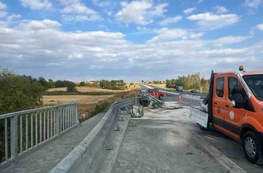 Kırklareli’nde tır dereye düştü sürücü yaralandı 