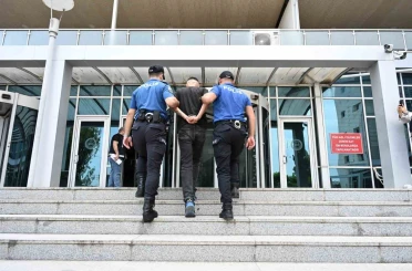 Kırmızı bültenle aranan hükümlü havalimanında yakalandı 
