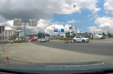 Kırmızı ışık ihlali kaza getirdi 