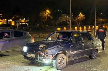 Kırmızı ışıkta bekleyen motosikletli canından oluyordu 