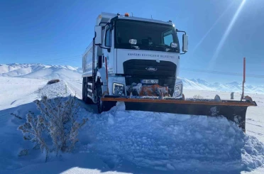 Kırsalda kapalı yol kalmadı: Büyükşehir 266 mahalle yolunu ulaşıma açtı 
