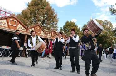 Kırşehir esnafından ’davullu, zurnalı’ Ahilik daveti 