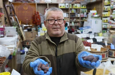 Kırşehir’de Ramazan hareketliliği: Hurma tezgahlardaki yerini aldı 