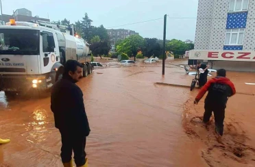 Kırşehir’de sağanak yağış sele dönüştü