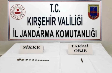 Kırşehir’de tarihi eser operasyonu: Sikke ve objeler ele geçirildi 