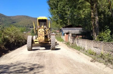 Kış öncesi köy yollarında yoğun çalışma