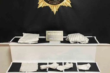 Kıyafete emdirilen uyuşturucu polislerin dikkati sayesinde yakalandı 