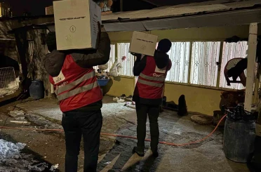 Kızılay Muradiye Şubesinden ihtiyaç sahibi ailelere gıda desteği 