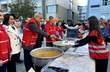 Kızılay’ın iftar çadırı Alaşehir’de dayanışmanın simgesi oldu 