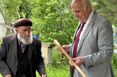 Kızılcahamam Belediye Başkanı Acar, 93 yaşındaki baston ustasını ziyaret etti 