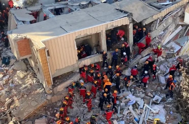 Kocaeli’de çöken binanın enkazından 2 kişinin cansız bedeni çıkarıldı