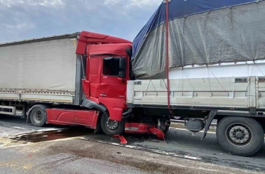 Kocaeli TEM’de 6 tır birbirine girdi: Ankara yönü trafiğe kapandı 