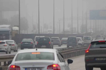 Kocaeli’de etkili olan sis sürücülere zor anlar yaşattı 