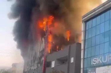 Kocaeli’de iş yerinde yangın, çok sayıda ekip sevk edildi 