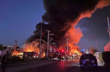 Kocaeli’de lojistik deposunda yangın: Alevler geceyi aydınlattı 