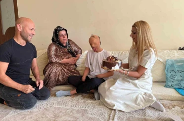 Kocaeli’nden Yüksekova’ya sevgi seli: Özel gereksinimli öğretmen bir çocuğun hayatına dokundu 