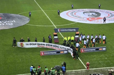 Kocaelispor, Trabzonspor maçına 16 Ocak pankartıyla çıktı 