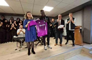 Kocaelispor’dan öğretmenler günü sürprizi 