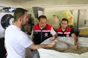 Koçaker, hububat ve bakliyat eleme tesisini ziyaret etti 