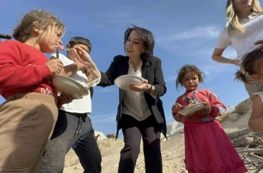 Koçer çocuklarına sürpriz doğum günü etkinliği ve kuaför hizmeti 