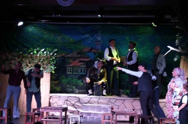 Komşu köyün delisi" yeni sezon da kapalı gişe 