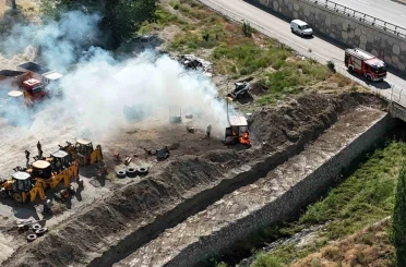 Konteynerdeki ani patlama zabıta ekiplerinin ve vatandaşların büyük tehlike atlatmasına neden oldu 