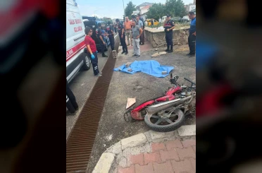 Kontrol çıkan motosiklet duvara çarptı 