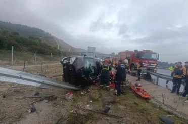 Kontrolden çıkan araç bariyere çarptı: 2 ölü 