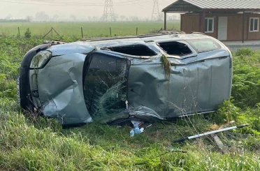 Kontrolden çıkan hafif ticari araç takla attı, sürücü yaralandı 